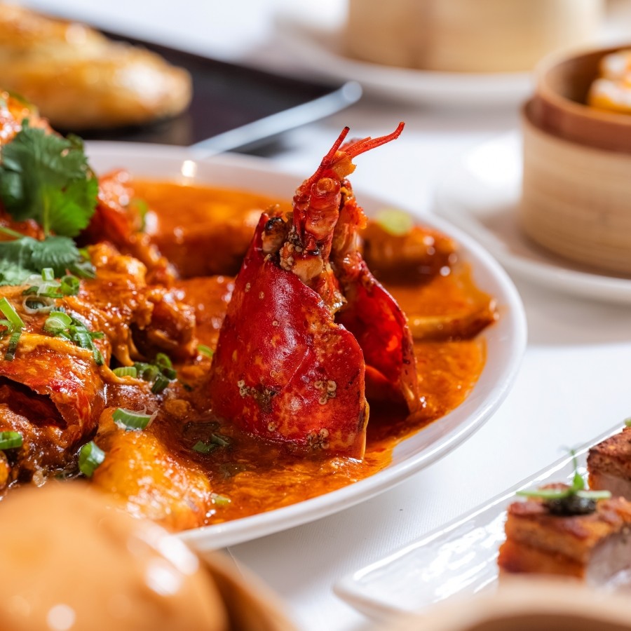 Min Jiang Native Lobster with Singapore style chilli sauce, mantou