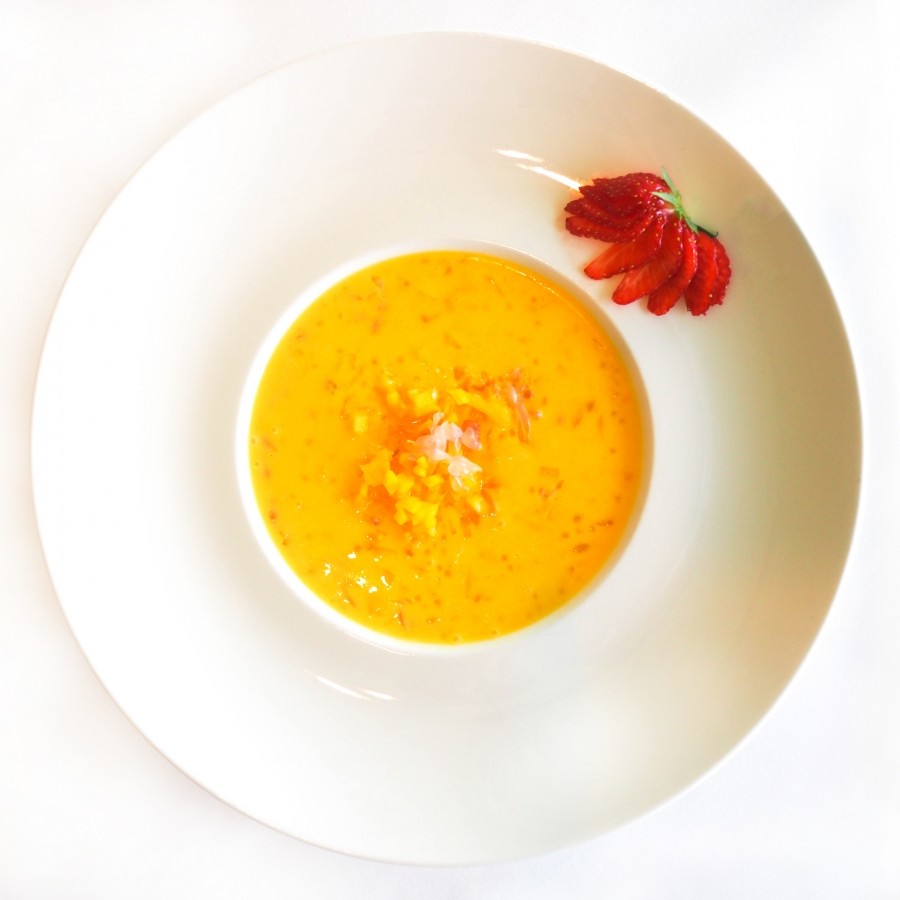 Min Jiang Fresh Mango Cream with sago pearls, grapefruit and pomelo