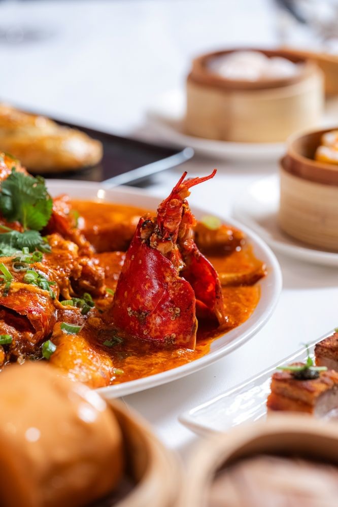 Native Lobster with Singapore Style Chili Sauce with Mantou
