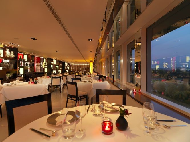 Min Jiang Dining Area with Panoramic View of London Skyline at Night